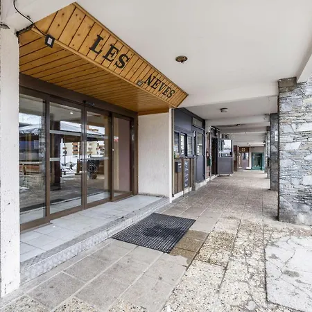 Apartment Neves - Location: Pour 4 Personnes Dans Un Quartier Jeune Et Anime Les Neves Mae-9099